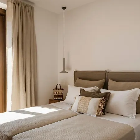 Dyo Villas Aqualis & Noemia Villa Isterni (Paros)
